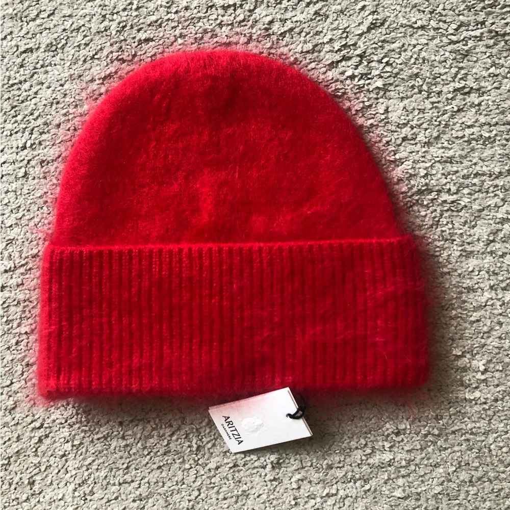 Aritzia Brushed Cashmere Cuff Beanie. NWT.